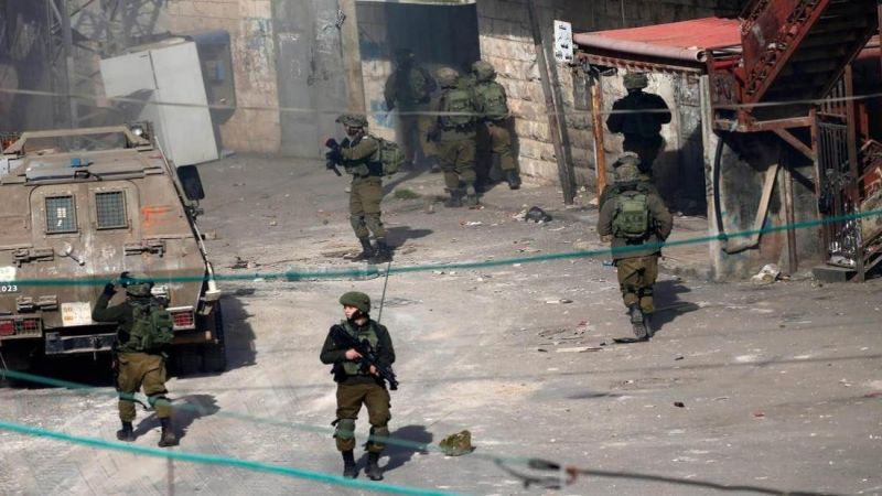 وسط مقاومة غير مسبوقة.. استشهاد فلسطيني وإصابة جنود للاحتلال بالضفة