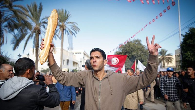 الأزمة الاقتصادية والاجتماعية تستفحل في تونس رغم محاولات الإنعاش