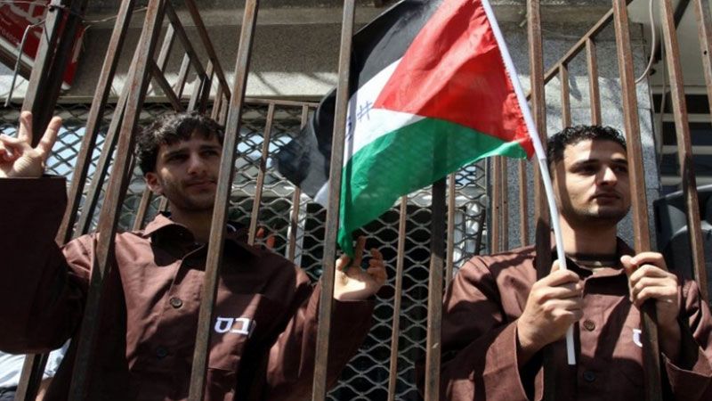  انتفاضة السجون متواصلة: الأسرى الفلسطينيون يُغلقون الأقسام تضامنًا مع رفاقهم في "نفحة"