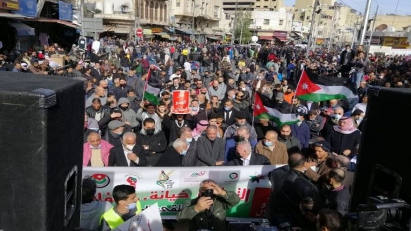 الأردن: مسيرة وسط عمّان دعمًا للمقاومة الفلسطينيّة ورفضًا للتطبيع