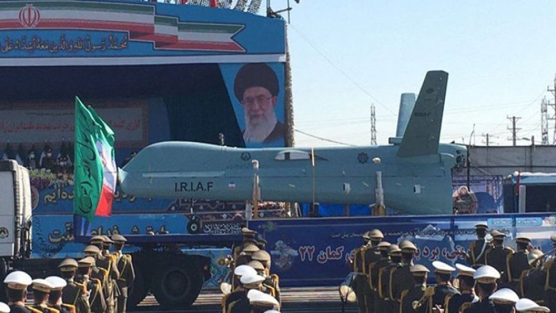 في يوم الجيش.. إيران تستعرض أحدث طائراتها "كمان 22"