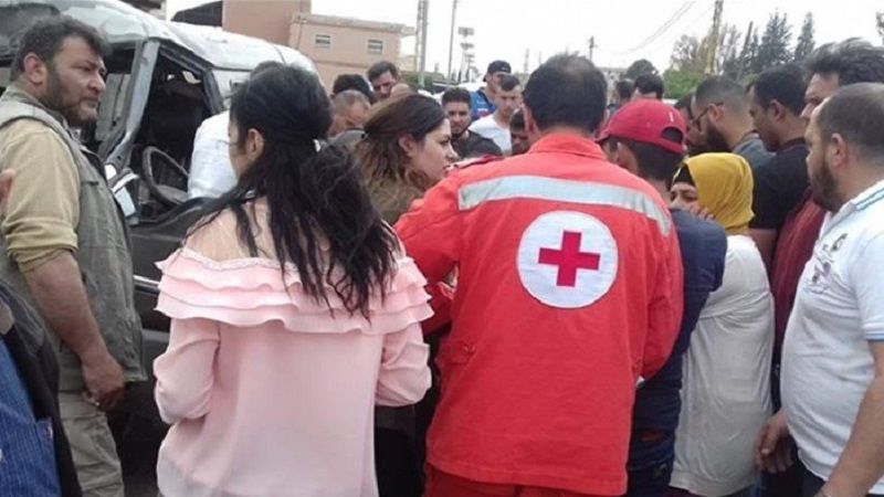 لبنان: 12 جريحًا باصطدام فان بعمود إنارة وسيارة على طريق الهرمل