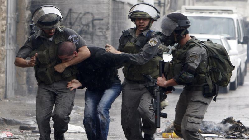 فلسطين المحتلة.. مداهمات وحملة اعتقالات واسعة في الضفة