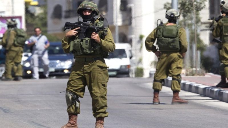 سلاح شرطي "إسرائيلي" في يد سائق فلسطيني.. والعدو يحشد تعزيزات
