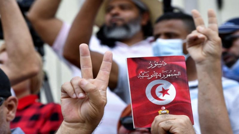 جدل واسع في تونس حول الدستور الجديد ومخاوف من مقاطعة الاستفتاء