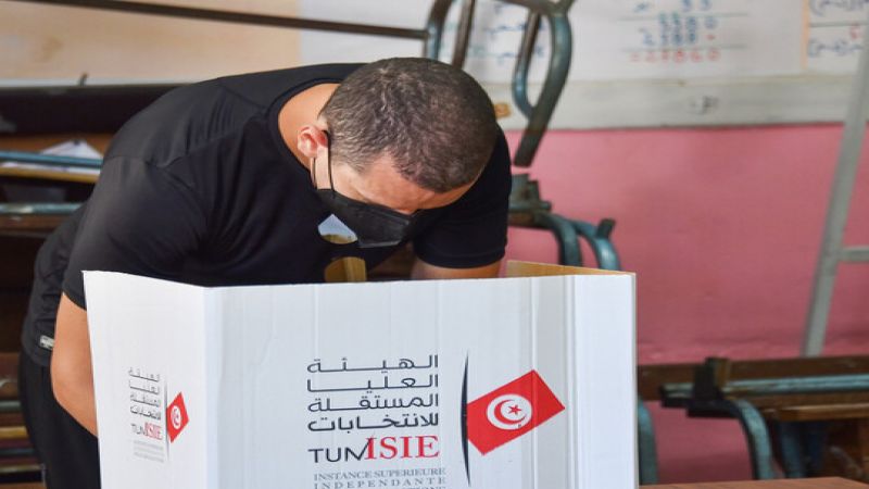 الاستفتاء على الدستور في تونس.. المشاركة 27.5 بالمئة والنتائج الرسمية خلال ساعات