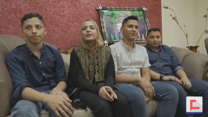 أربعة توائم اهدوا أمهم الشهيدة نجاحهم في الثانوية العامة‎ في غزة
