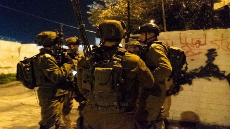قوات الاحتلال تشن حملة اعتقالات واسعة بمدن الضفة الغربية