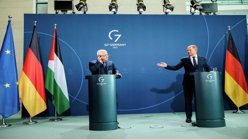 الحكومة الألمانية تحتج على تصريحات عباس عن "الهولوكوست"