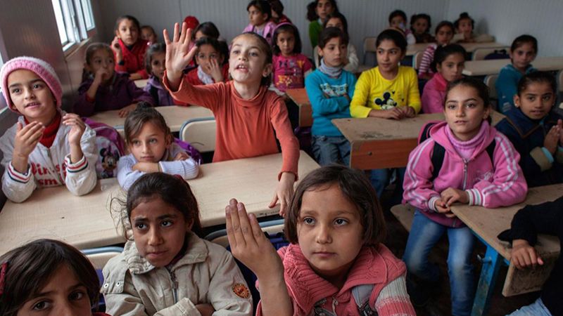 ما خلفيّة الضغوط الأميركية لتعليم النازحين السوريين بدوامات قبل الظهر بدل الطلاب اللبنانيين؟