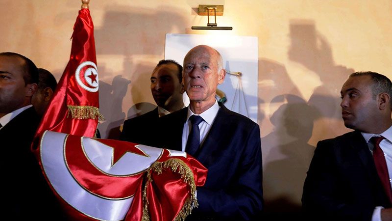 بدء العمل رسميًا بالدستور التونسي الجديد
