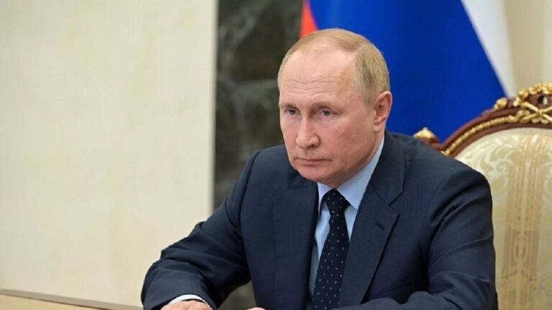 بوتين يوقع على مرسوم بشأن تواجد مواطني جمهوريتي دونيتسك ولوغانسك وأوكرانيا في روسيا