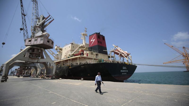 العدوان يُضيّق الخناق على اليمنيين: احتجاز 9 سفن وقود حتى الآن