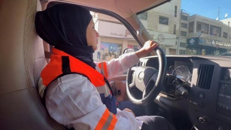 ساندرا بالي.. أول سائقة إسعاف فلسطينية