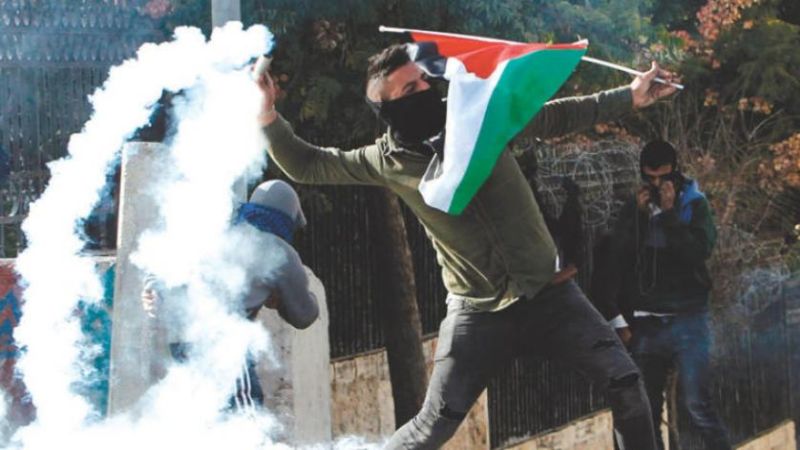 فلسطين: اندلاع مواجهات بين شبان فلسطينيين وقوات الاحتلال في محيط جبل صبيح ببلدة بيتا