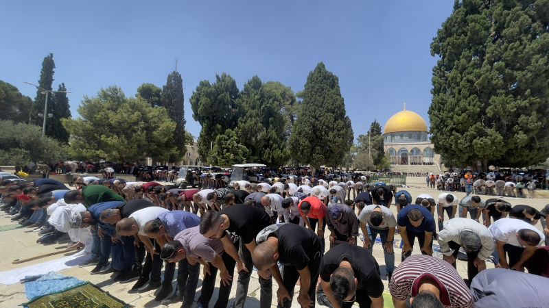45 ألف فلسطيني أدّوا صلاة الجمعة بالمسجد الأقصى المبارك