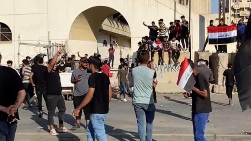 العراق: توافد المتظاهرين باتجاه ساحة التحرير وسط إجراءات أمنية مشددة