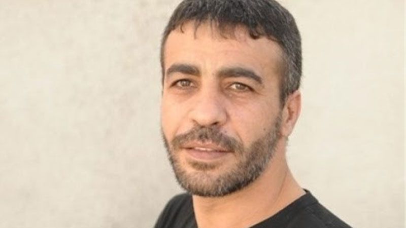 فلسطين المحتلة| شقيق الأسير ناصر أبو حميد: تم إبلاغنا بنقل ناصر إلى المستشفى بسبب آلامه الحادة