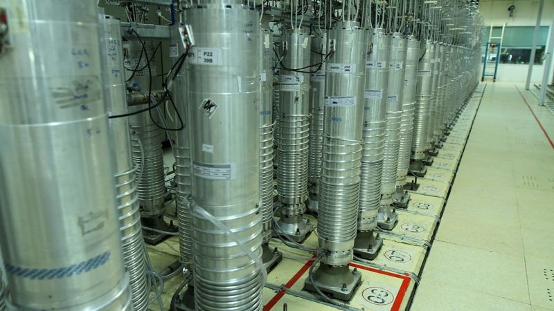  إيران تبدأ تخصيب اليورانيوم في ثالث سلسلة أجهزة طرد مركزي في نطنز