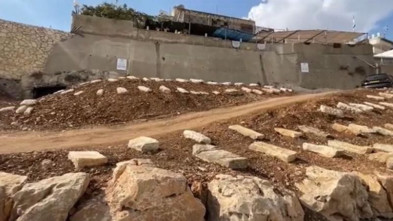 غضب فلسطيني بعد زرع قبور وهميّة بوادي الربابة