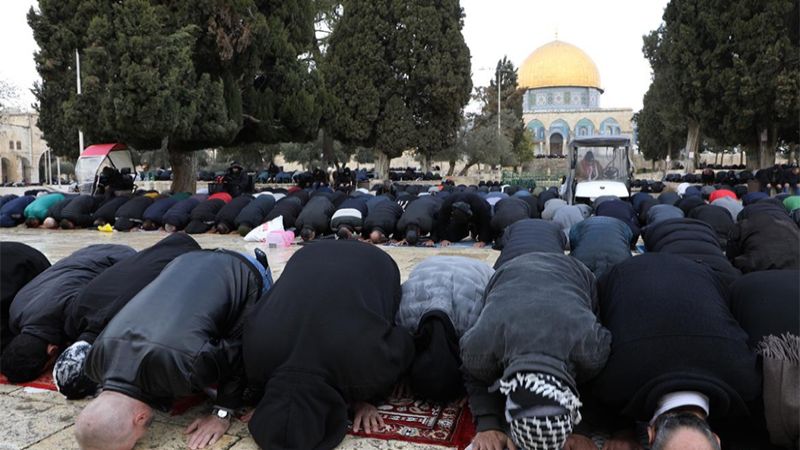 فلسطين المحتلة: 60 ألف مصل أدوا صلاة الجمعة في رحاب المسجد الأقصى
