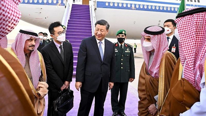 الرئيس الصيني في السعودية.. ماذا في خلفيات الزيارة؟