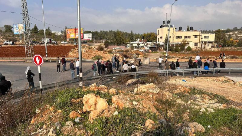 فلسطين: اندلاع مواجهات بين الشبان وقوات الاحتلال عند حاجز بيت ايل شمال البيرة