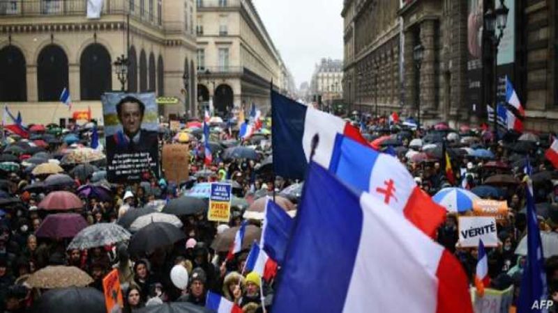 فرنسا: النقابات العمالية ترفض رفع سنّ التقاعد الى 64
