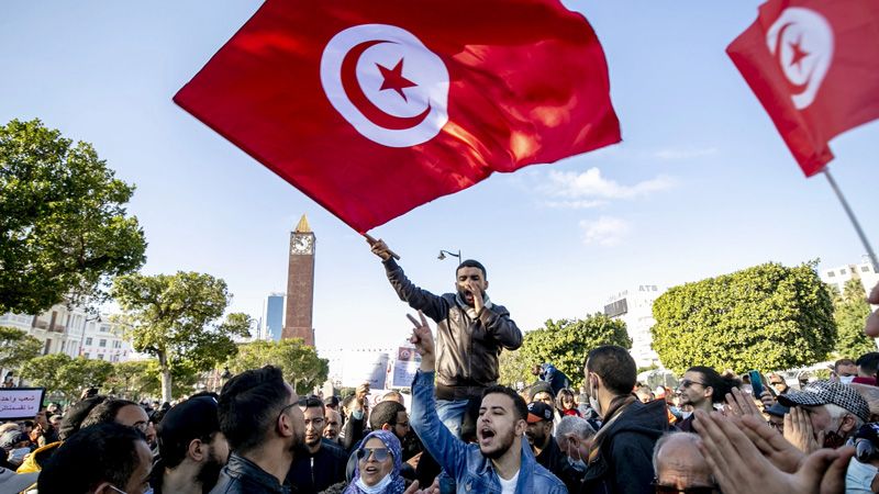 التونسيون يحيون الذكرى الـ12 للثورة في خضم أزمة اقتصادية وانسداد سياسي