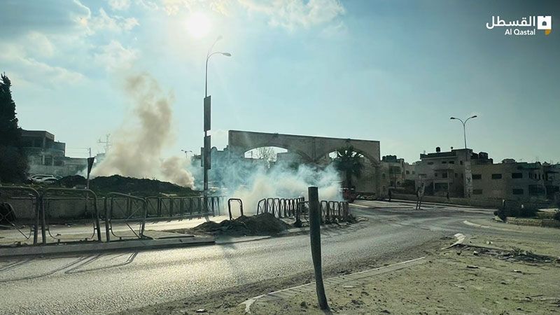 اندلاع مواجهات على مفرق بلدة الرام في القدس المحتلة