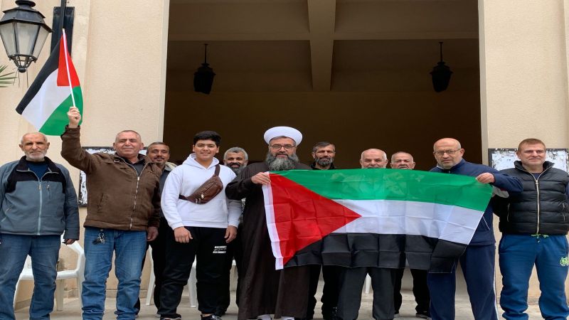 وقفة تضامنية مع فلسطين أمام مسجد الغفران في صيدا