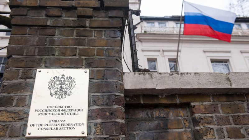 السفارة الروسية بلندن: تصريحات جونسون عن بوتين ستؤدي إلى المزيد من التصعيد