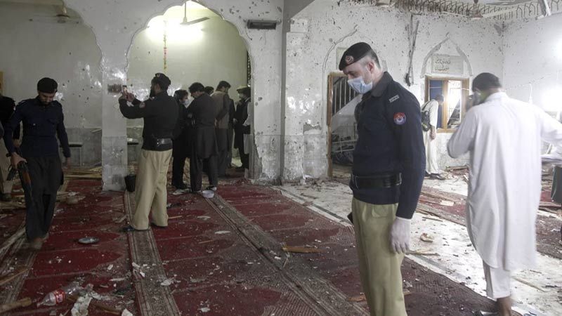 باكستان: منفّذ التفجير الإرهابي في مسجد بيشاور كان يرتدي "زي الشرطة"