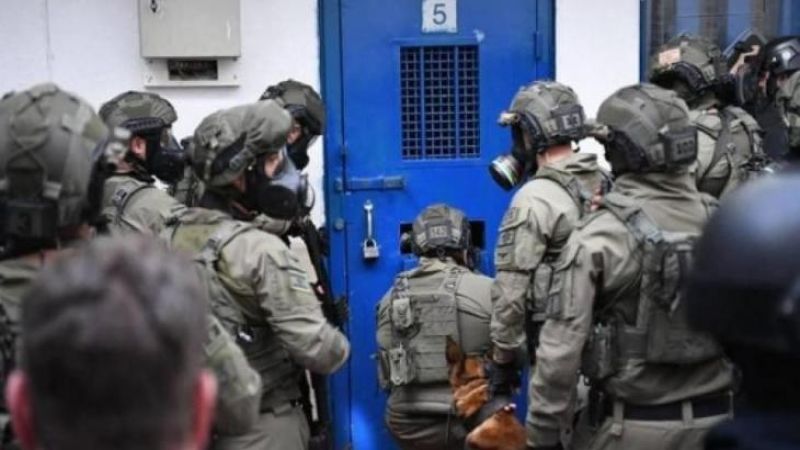 فلسطين| نادي الأسير: إدارة سجون الاحتلال تنقل كافة الأسرى القابعين في سجن "ايشل _ بئر السبع" إلى سجن "نفحة"