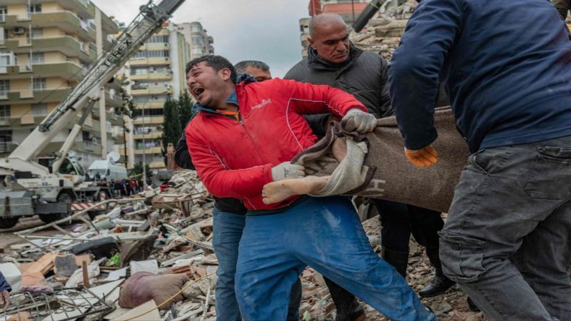 إدارة الكوارث والطوارئ التركية: 6445 شخصا تم إنقاذهم من تحت الأنقاض