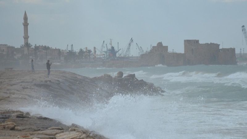 لبنان: العاصفة تعطّل الحياة في صيدا وقرى الساحل جنوبًا