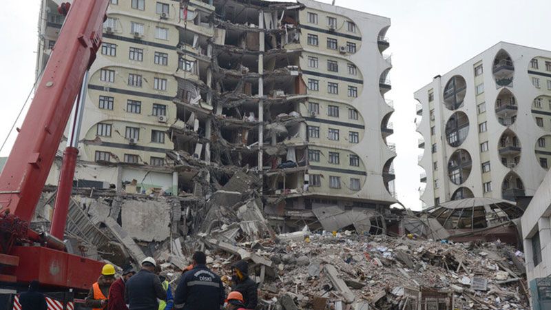 تركيا: ارتفاع حصيلة ضحايا الزلزال إلى 3381 قتيلًا و20436 جريحًا