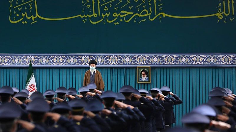 كلمة للإمام الخامنئي خلال استقباله حشدًا من قادة وكوادر القوة الجوية للجيش الإيراني