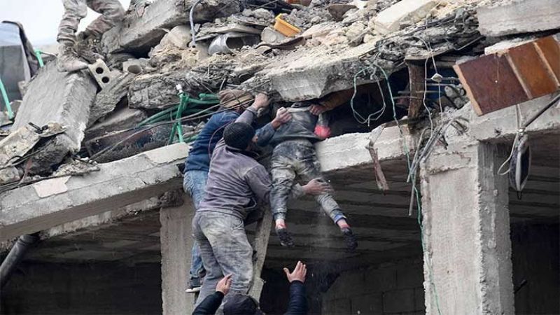 الخارجية الفلسطينية: 72 فلسطينيًا قضوا إثر الزلزال في سوريا وتركيا