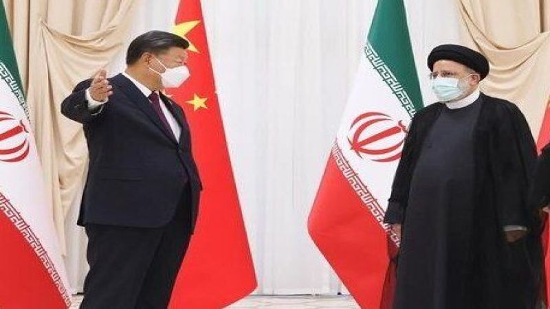 الرئيس الإيراني يصل الى بكين على رأس وفد رفيع المستوى