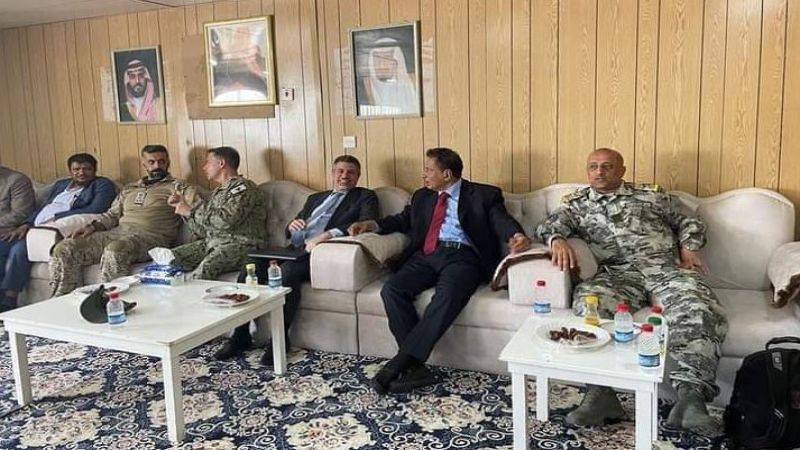رابطة علماء اليمن: ندين زيارة  قائد الأسطول الأمريكي الخامس للمهرة