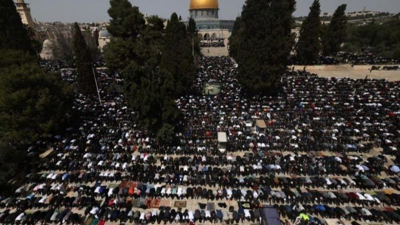  250 ألف مصلّ أدوا صلاة الجمعة الثانية من شهر رمضان في المسجد الأقصى