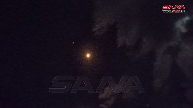 بالصور - تصدي الدفاع الجوي السوري لأهداف معادية في سماء دمشق