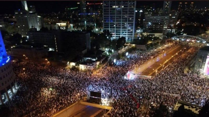 "يديعوت أحرونوت": حوالى 175 ألف متظاهر في "تل أبيب" ضد قانون "الإصلاح القضائي" المقدم من حكومة نتنياهو