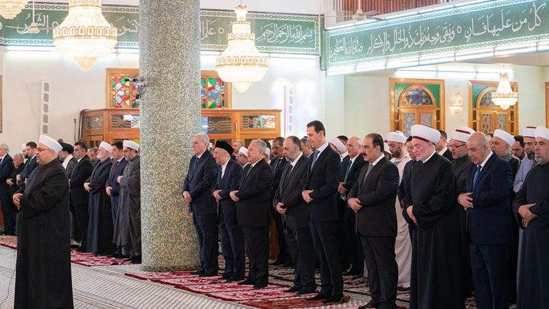 بالصور.. الرئيس الأسد يؤدي صلاة العيد بدمشق