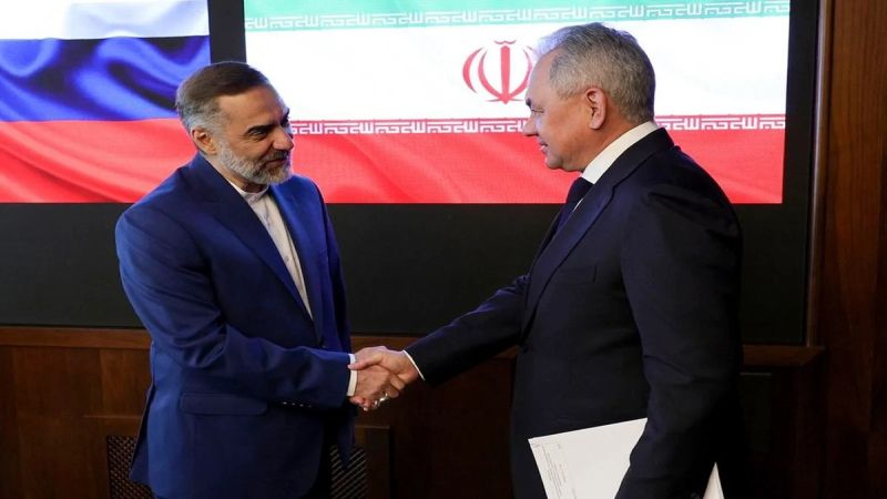 وزير الدفاع الإيراني: نبذل جهودًا من أجل علاقات مباشرة بين سوريا وتركيا