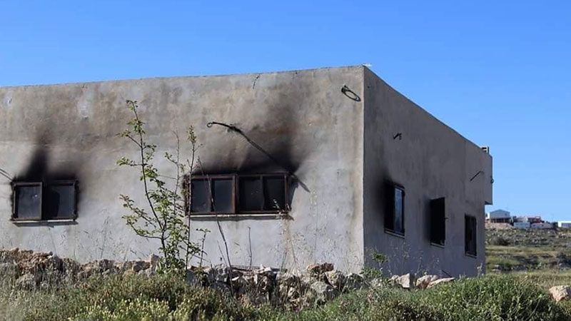 مداهمات لجيش الاحتلال في الضفة.. ومستوطنون يحرقون منزلًا جنوب نابلس