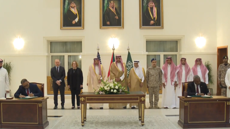 الرياض تؤكد استمرار محادثات جدة بين طرفي نزاع السودان للتوصل لاتفاق وقف إطلاق نار لقرابة 10 أيام بمراقبة أمريكية سعودية دولية