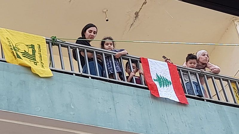 رفع أعلام حزب الله على عدد من الأبنية في المنية شمال لبنان
