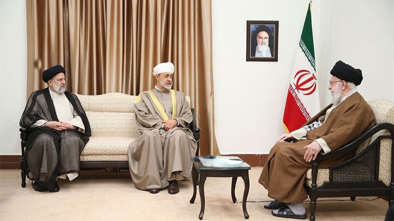 الإمام الخامنئي: توسيع العلاقات بين إيران وعمان يعود بالنفع لكلا البلدين